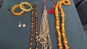 lot 1626 image: Womens jewelry