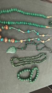 lot 1628 image: Womens jewelry
