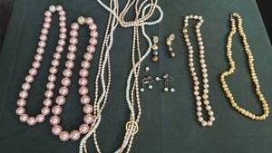 lot 1632 image: Womens jewelry