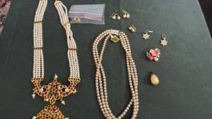 lot 1636 image: Womens jewelry