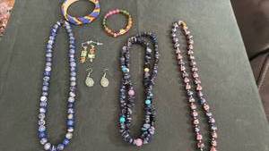 lot 1639 image: Womens jewelry
