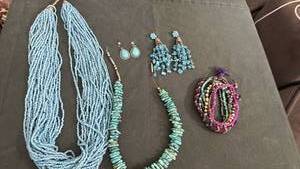 lot 1642 image: Womens jewelry one necklaces claps needs repaired