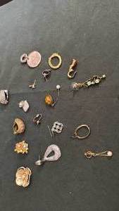 lot 1643 image: Mismatched earrings