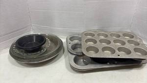 lot 2033 image: Muffin Tin 12-Cup Qty 3 and Round Cake Pans Qty 8