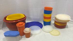 lot 2035 image: Tupperware with Lids