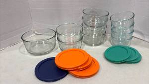 lot 2054 image: Pyrex Bowls with lids