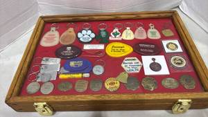 lot 2077 image: Collectible Keychains and Tokens Display Case - 40 Pieces