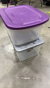 lot 2080 image: Sterilite Latching Box 64 Qt 1497 Titanium and other