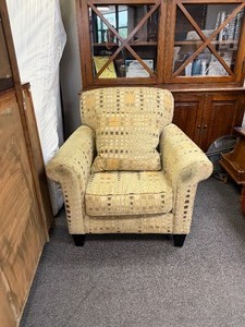 lot 3000 image: Havertys upholstered chair 36 x 52 x 38 in seat width 30 in (some worn spots)