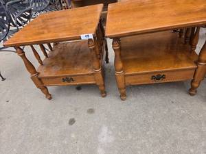lot 08 image: Pair Of Nice Matching Light Brown End Tables.