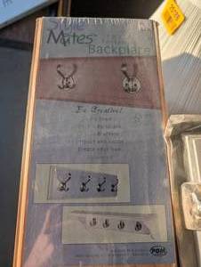 lot 143 image: Wooden shelf with 3 hooks and back plate for hanging