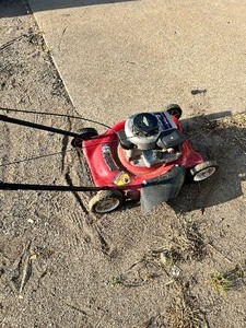 lot 105 image: Murray gas push mower