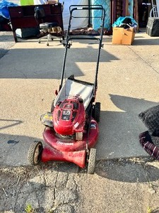 lot 106 image: Craftsman 6.75hp gas push mower with bag