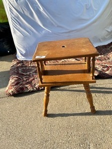 lot 110 image: Vintage side table