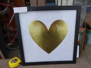 lot 43 image: Gold heart in frame