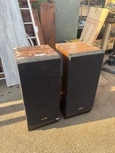 lot 101 image: Vintage Fisher Speakers x2