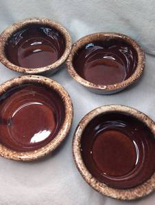 lot 1001 image: Hull Pottery Brown Drip Nesting Bowls - Set of 4