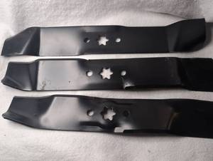 lot 2000 image: Mower Blades 3-Pack - 46 in -new