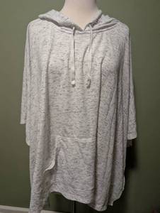 lot 4013 image: New York & Company Hooded Poncho Pullover SM