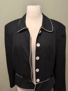 lot 4017 image: Vintage Joan Leslie Suits Black Jacket with White Piping - Size 14
