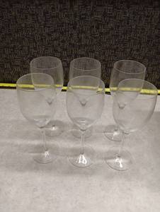lot 114 image: Set of 6 Clear Glass Wine Glasses with Stems
