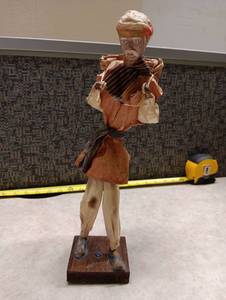 lot 120 image: Hecho en Mexico Folk Art Figure with Basket and Bowls
