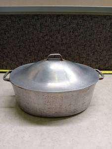 lot 121 image: Super Cookware Oval Roasting Pan with Lid 15 inch
