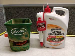 lot 123 image: Scotts Lawn Care Tools and Spectracide Weed Killer Lot