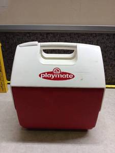 lot 143 image: Igloo Playmate Cooler Red White Portable