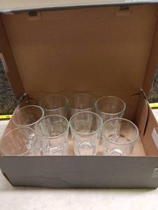 lot 169 image: Set of 8 Clear Glass Drinking Glasses