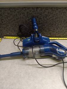 lot 181 image: Ovente Handheld Corded Vacuum Cleaner - Working