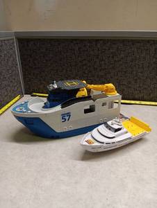 lot 199 image: Mattel Matchbox Boat Playset with Yacht and Accessories
