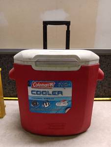 lot 201 image: Coleman Cooler Personal Wheeled 16 Quart 22 Cans