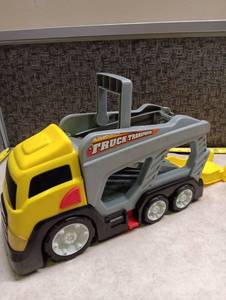 lot 224 image: Truck Transporter Ride-On Toy Vehicle Yellow Gray