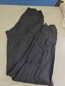 lot 1141 image: Large Leggings  - Retail $0