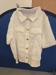 lot 1258 image: Medium Button Up - Retail $0