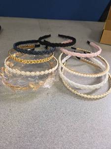 lot 1289 image: Nine Pack Womens Headbands - Retail $0
