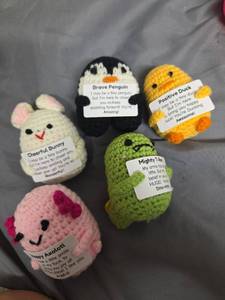 lot 1512 image: Five Pack Mini Crochet Animals - Retail $0