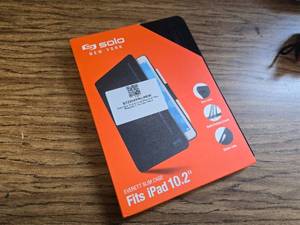 lot 131 image: Solo New York IPD2301-4 Cover for 10.2 iPad, BlackBlue