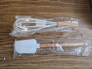 lot 138 image: Spatula and Whisk Set with Wooden Handles