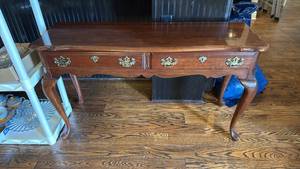 lot 904 image: Pennsylvania House Sofa table 27x47x15