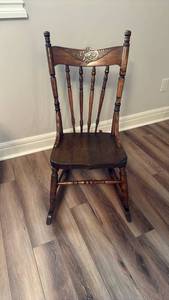 lot 923 image: Vintage rocking chair 34x17x33 seat 16 located in basement