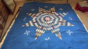 lot 976 image: Hand sewn quit 84x82