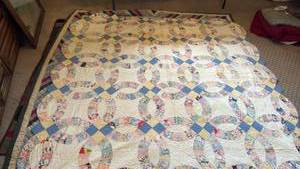 lot 979 image: Hand sewn quilt 83x81