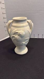 lot 1001 image: Pottery vase marked USA