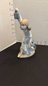 lot 1013 image: Lladro girl with lantern porcelain figurine