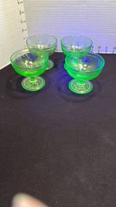 lot 1019 image: Uranium glass sherbet set of 4