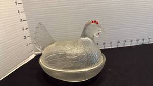 lot 1020 image: Indiana glass 2 pc hen