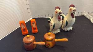 lot 1037 image: Vintage salt and paper shakers