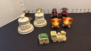 lot 1038 image: Vintage salt and pepper shakers